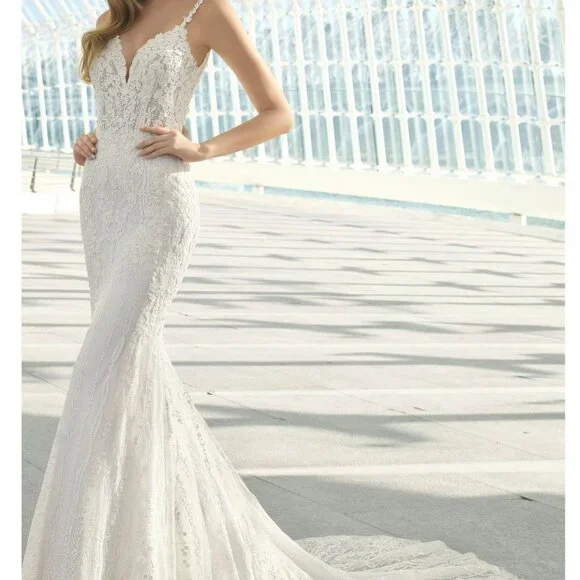 Rosa Clara "Debrah" Wedding Gown (Unaltered) - Picture 1 of 12